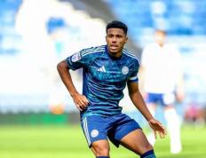 华体会体育下载-莱斯特城官方：后卫詹姆斯-贾斯汀转会加盟利兹联