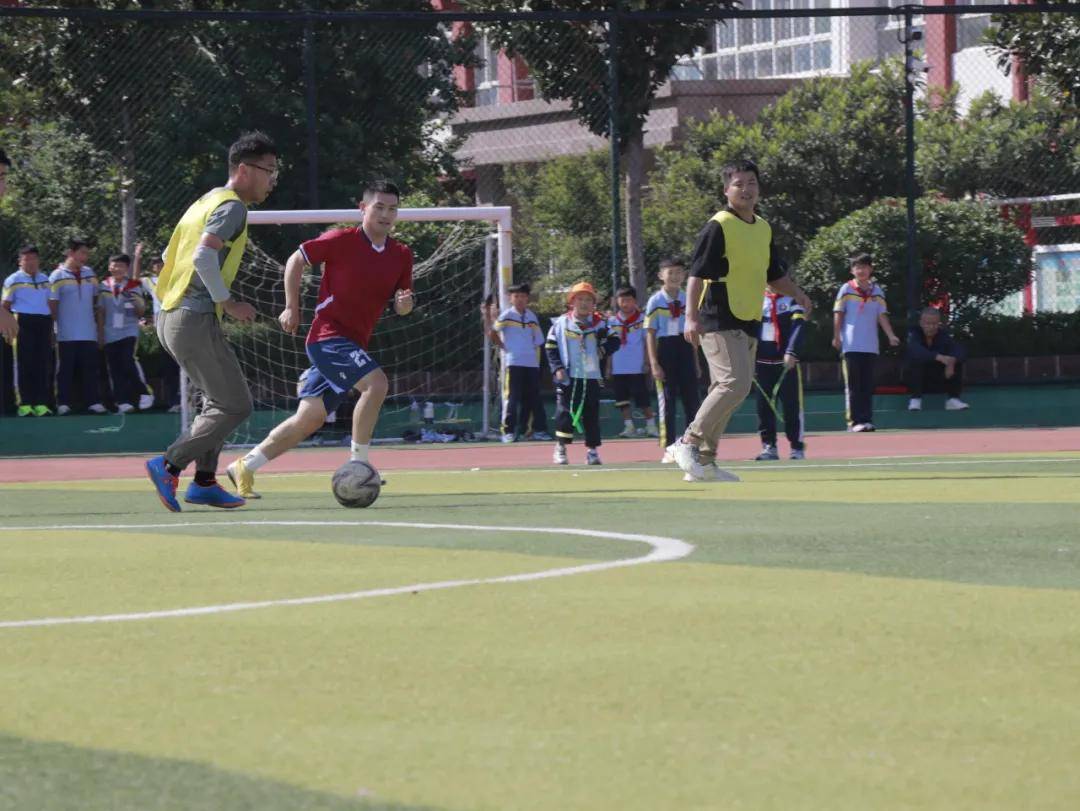 华体会中国-临沂新桥小学举行篮球、足球友谊赛